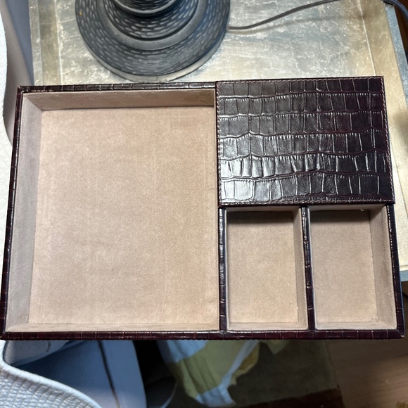 Pottery Barn Embossed Leather Colby Valet Bureau Desk Organizer Men's Women's - Picture 1 of 11